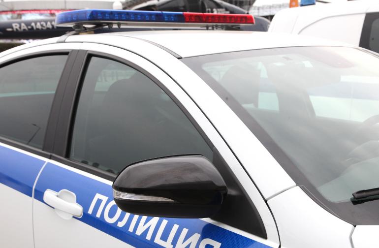 Автоинспекторы Санкт-Петербурга, применив табельное оружие, остановили машину нарушителя ПДД