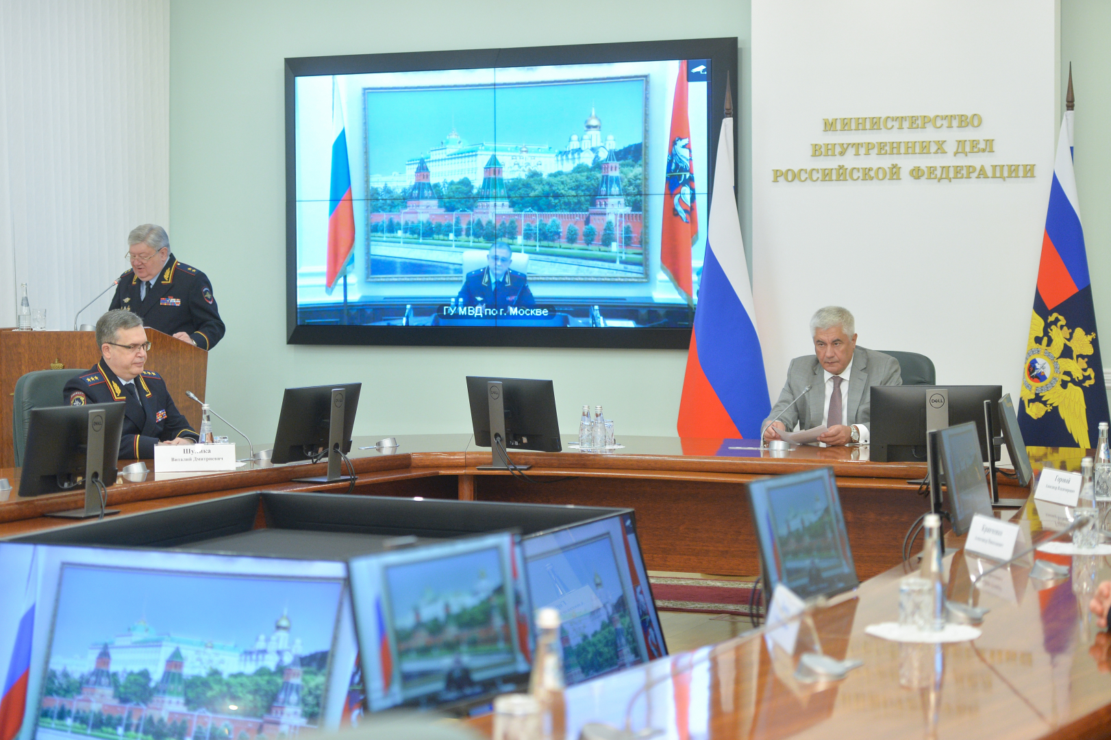 Владимир Колокольцев поздравил руководителей ряда подразделений с присвоением специальных званий высшего начальствующего состава