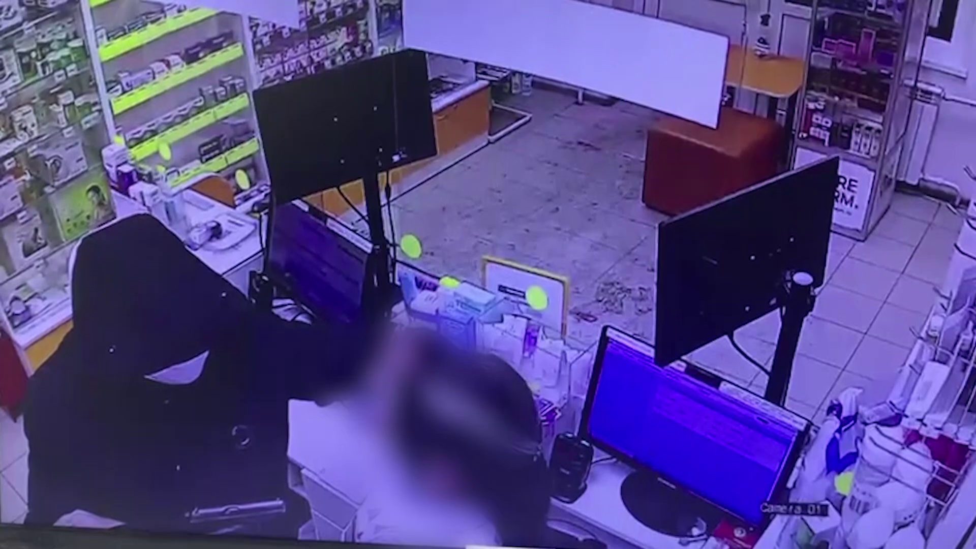 Пензенские полицейские задержали гражданина, совершившего разбойное нападение на аптеку