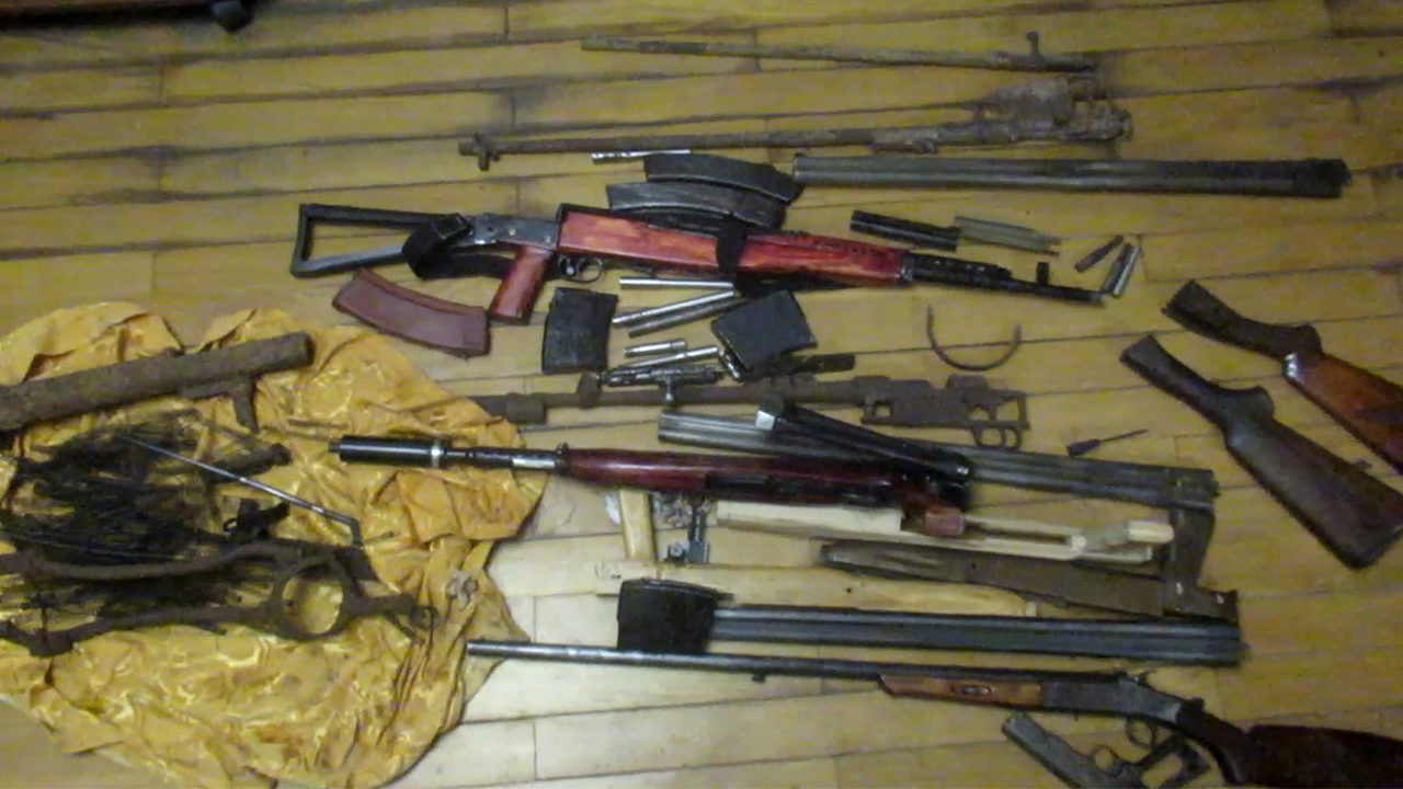 Брянские полицейские изъяли оружие и боеприпасы у «чёрного копателя»