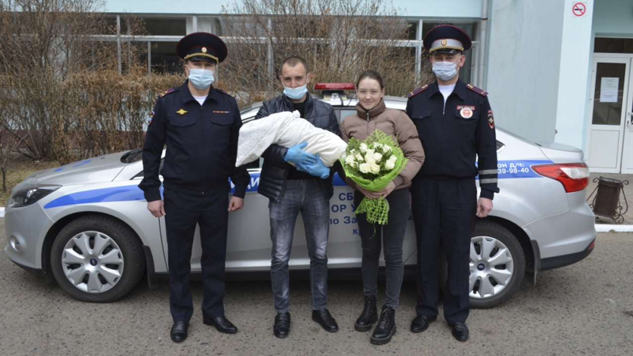 Полицейские Забайкалья помогли роженице оперативно добраться до родильного дома