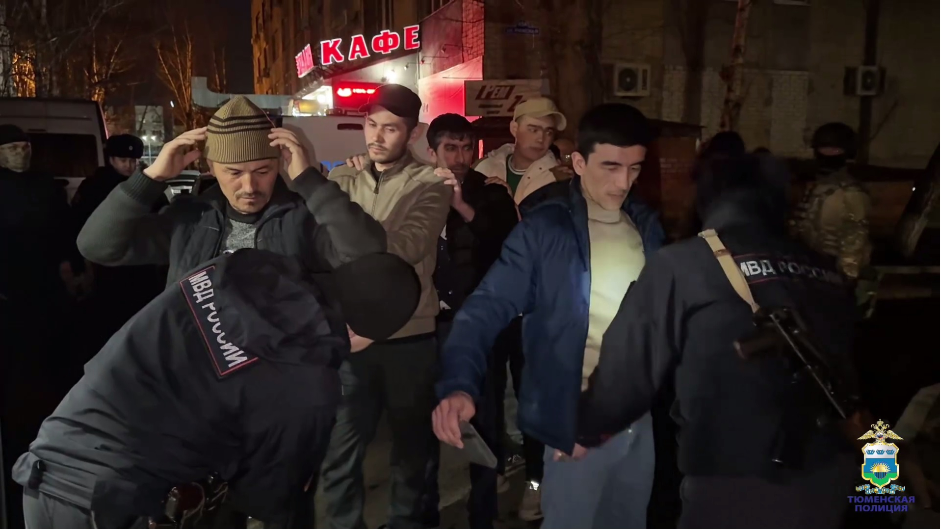 Среди владельцев, работников и посетителей кафе и баров полиция Тюмени выявила правонарушителей