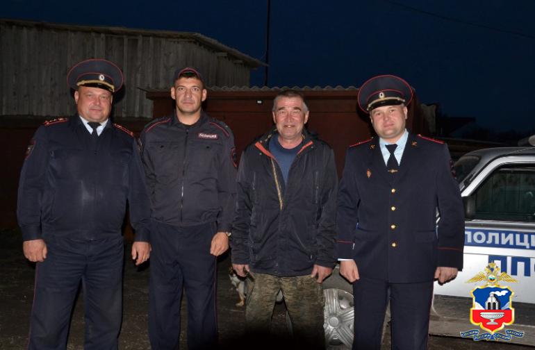 В Алтайском крае полицейские отыскали рыбака, которого на лодке унесло течением реки Оби