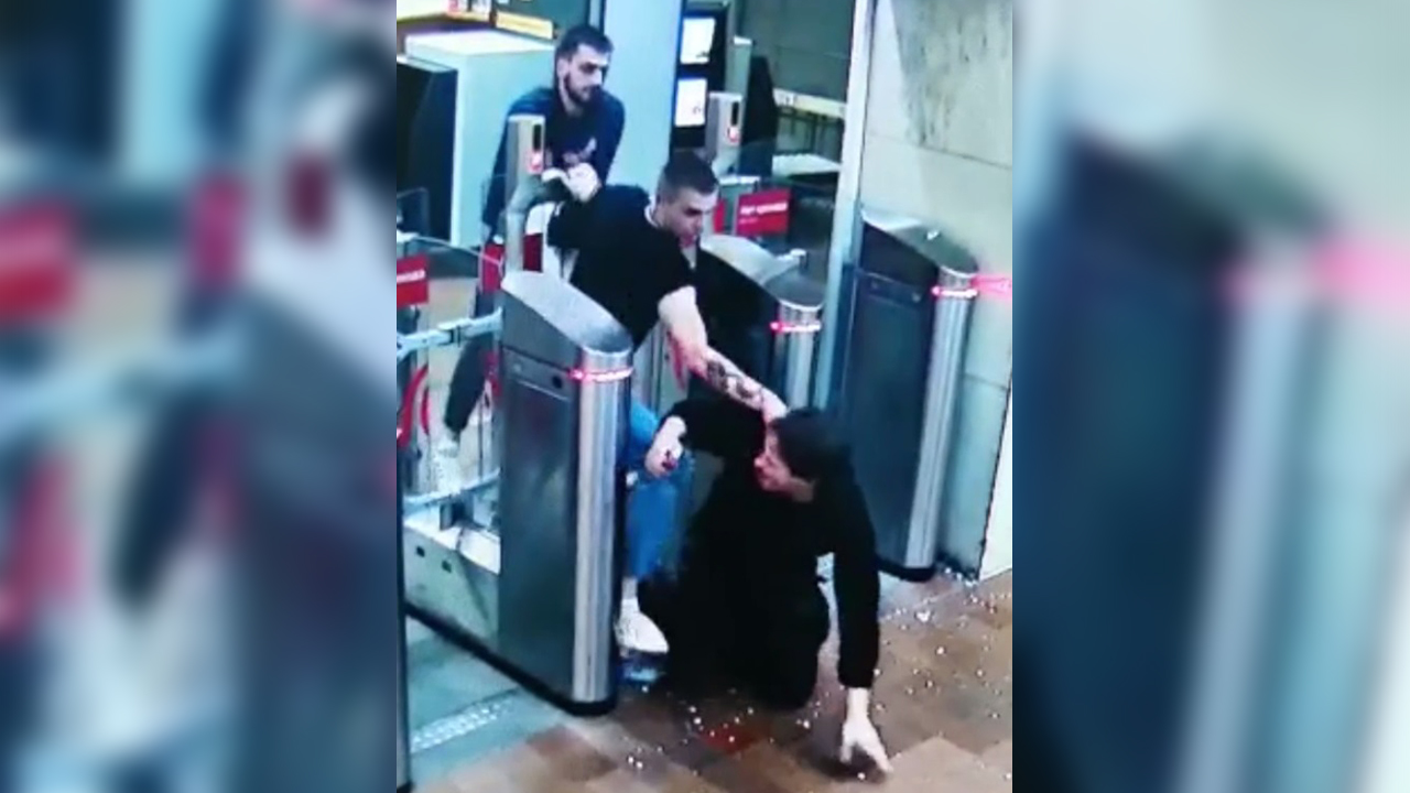 В Москве за потасовку в переходе станции метро «Александровский Сад» задержаны трое мужчин