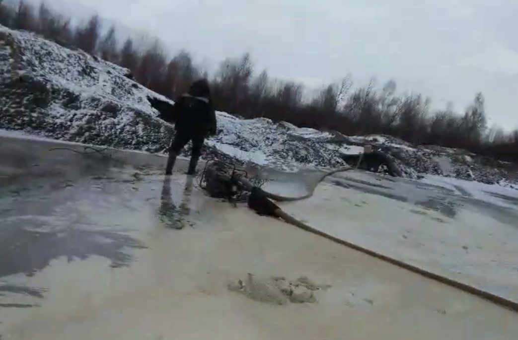 Трое нелегальных старателей из Калининградской области задержаны за добычу 800 граммов янтаря