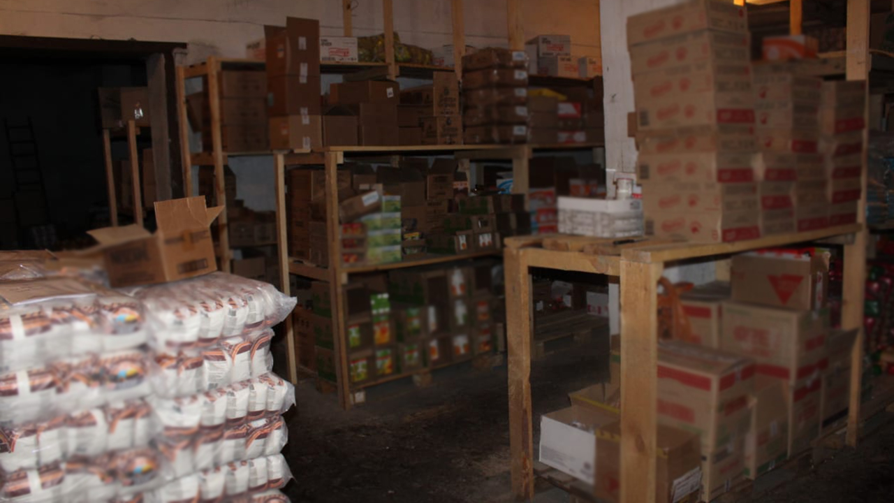 В Алтайском крае задержали подозреваемого в краже из оптовой продуктовой базы