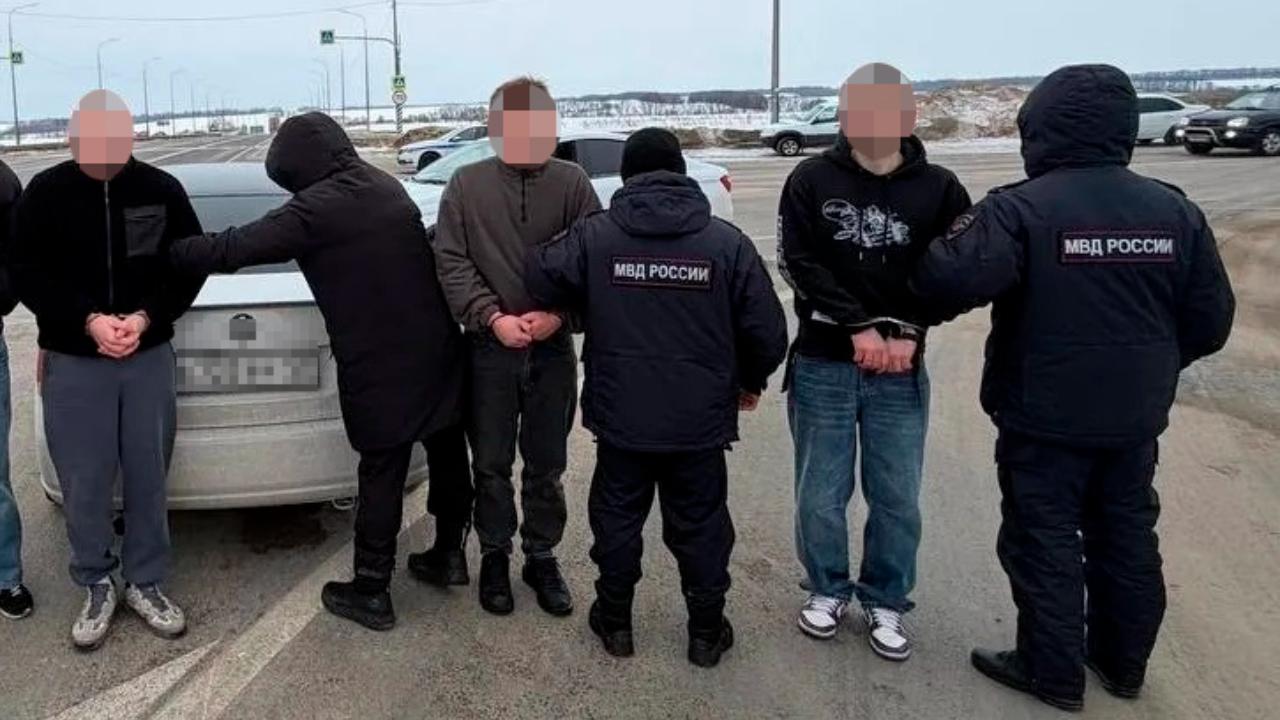 Группу межрегиональных наркокурьеров задержали полицейские на федеральной трассе в Рязанской области