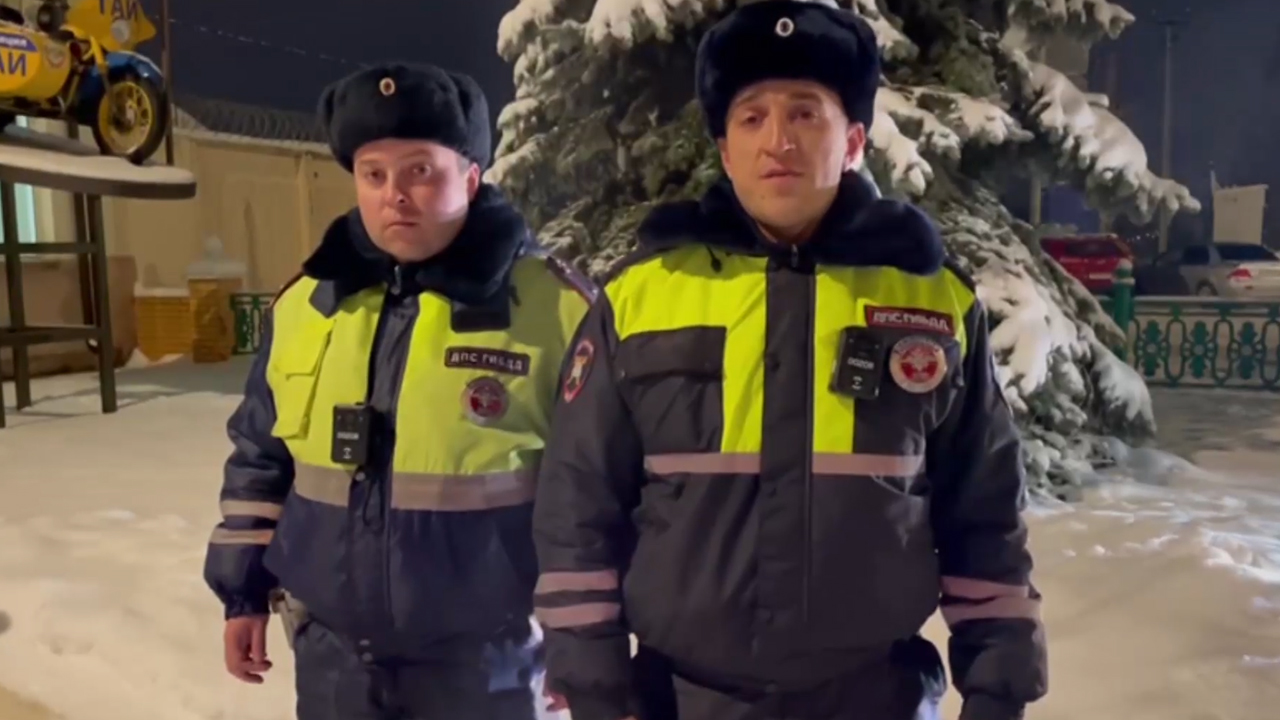 В Московской области автоинспекторы помогли гражданам спасти их имущество из пожара