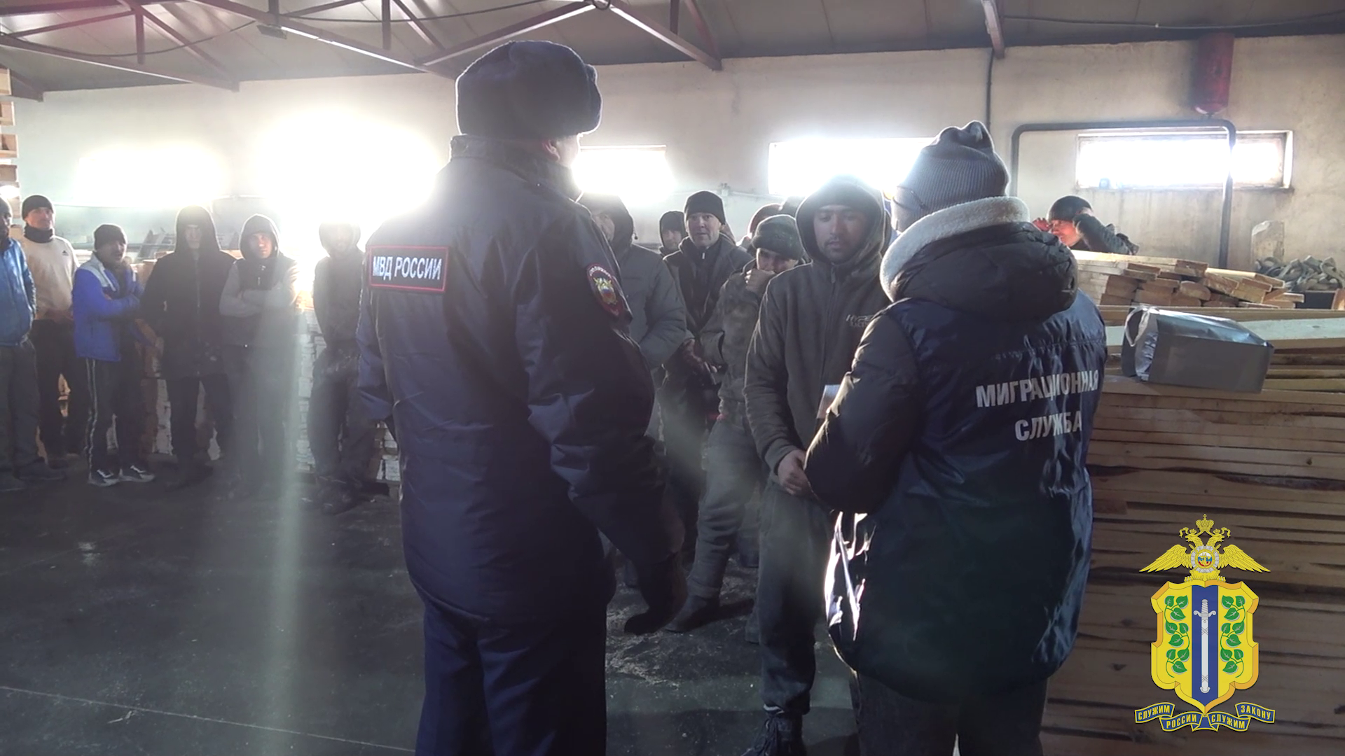 Липецкие полицейские в ходе проверки двух лесопилок выявили 21 нарушение миграционного законодательства
