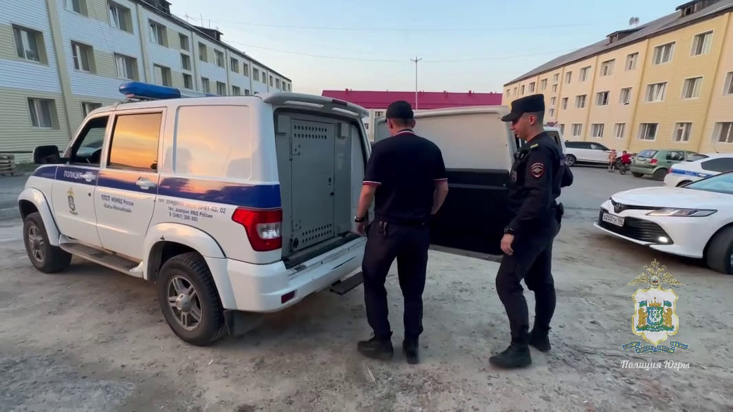 Двое жителей Ханты-Мансийска задержаны за угрозу поджечь машину, в которой находились оперативники