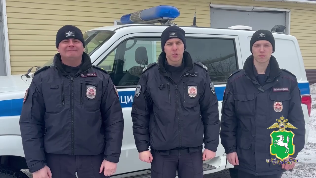 В Томской области полицейские эвакуировали пятерых жителей подтопленной деревни Чёрная Речка
