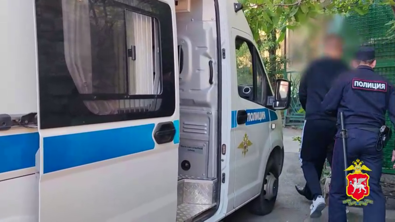 Следователи полиции Ялты расследуют вымогательство более 1,5 млн рублей у 18-летнего юноши