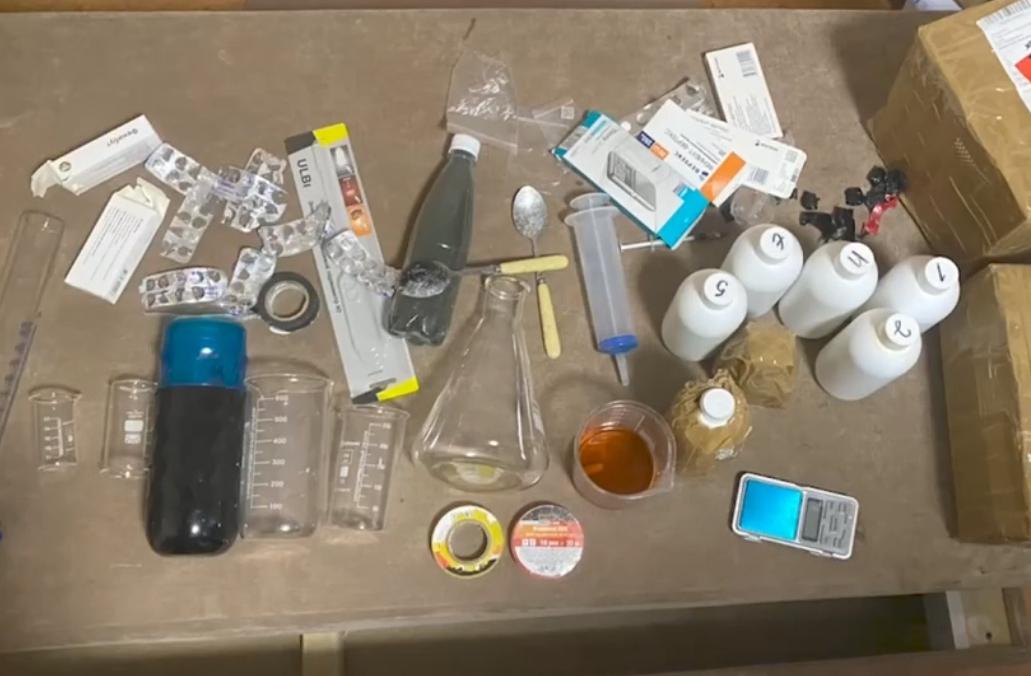 Полицейские Лабытнанги задержали организатора онлайн-наркомаркета и четверых его подельников