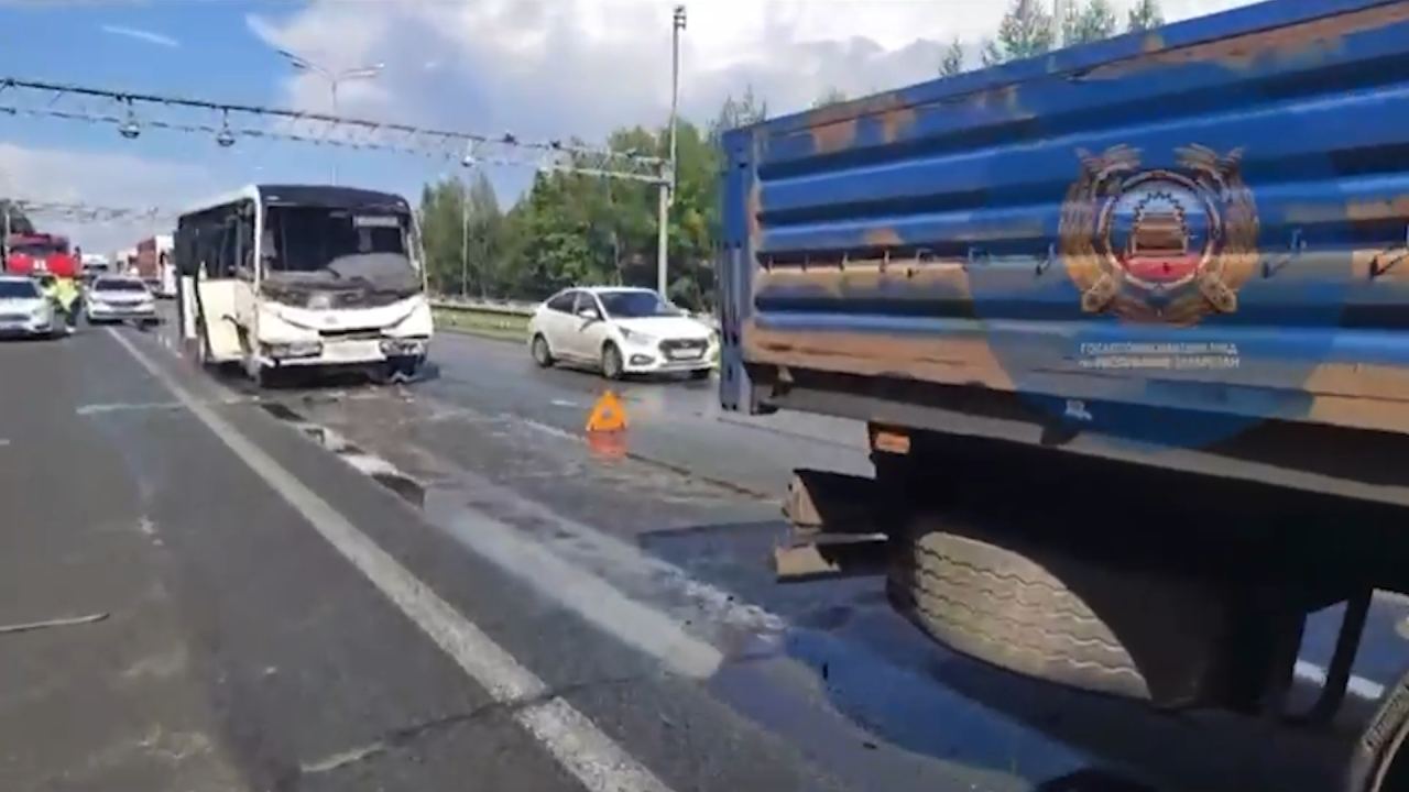 В Татарстане полицейские устанавливают обстоятельства ДТП с участием пассажирского автобуса