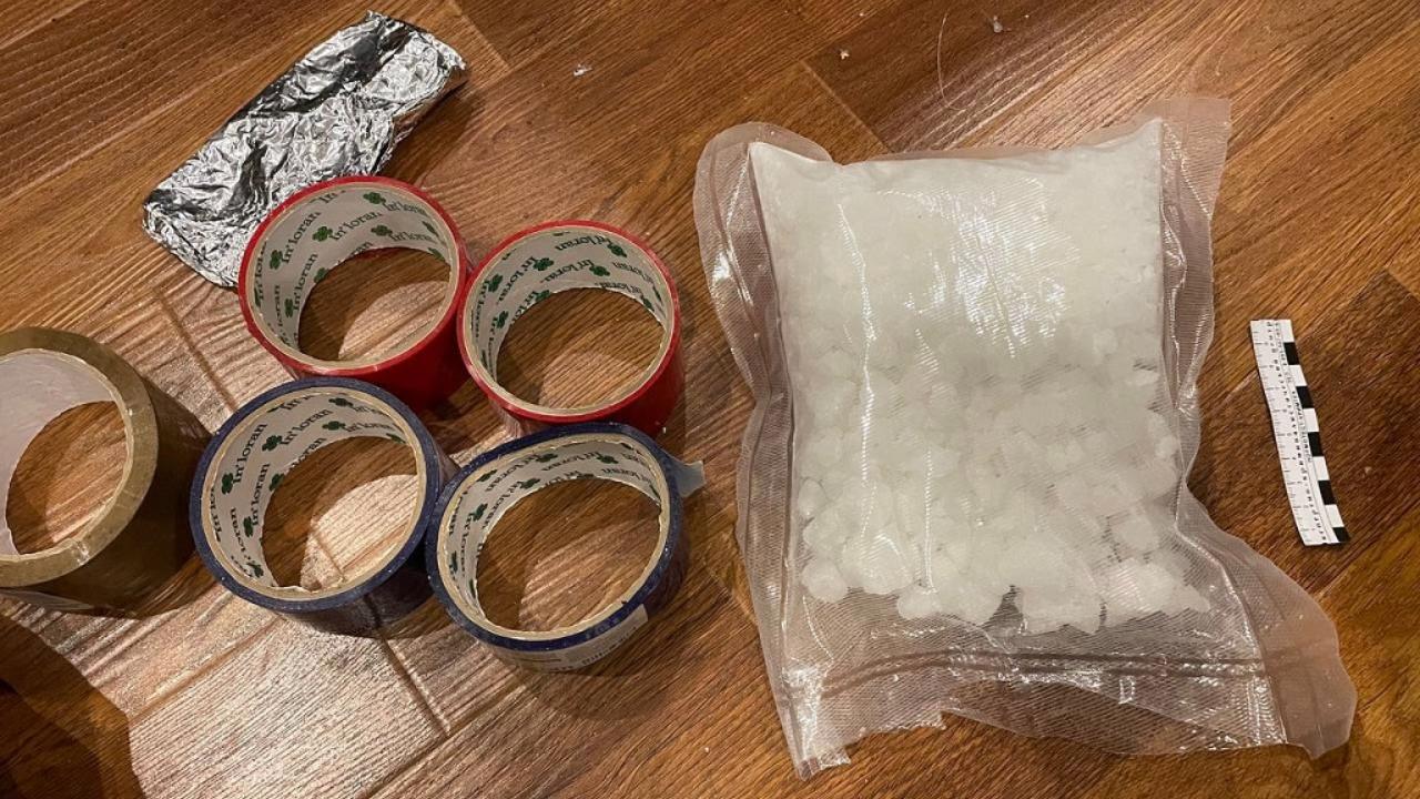 Мужчину, планировавшего сбыть метадон, задержали полицейские в подмосковной деревне Малое Видное