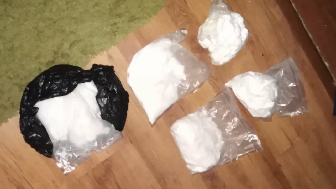 Полицейские Тюменской области пресекли сбыт особо крупной партии мефедрона