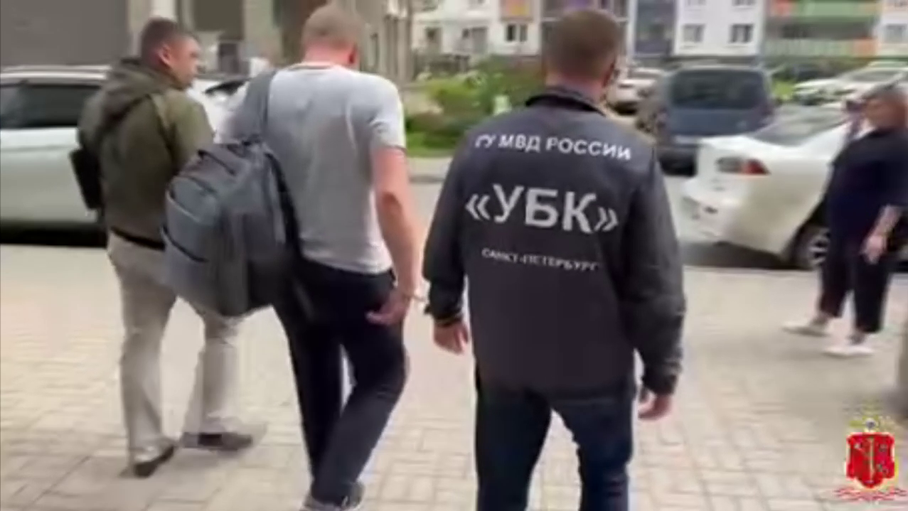 Орудовавшего в Интернете лжеторговца автобоксами и велокреплениями вычислила полиция Санкт-Петербурга