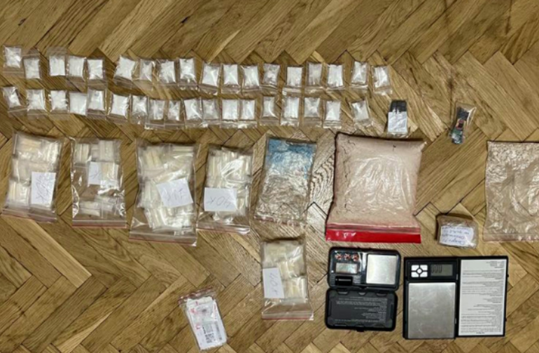 В Москве полицейскими задержан подозреваемый в покушении на сбыт более 2 кг кокаина и мефедрона