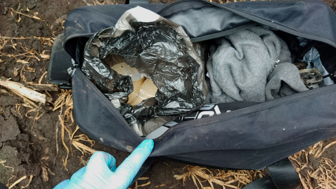 Почти 3 кг «соли» забрал из тайника в Орловской области житель Питера, после чего был задержан