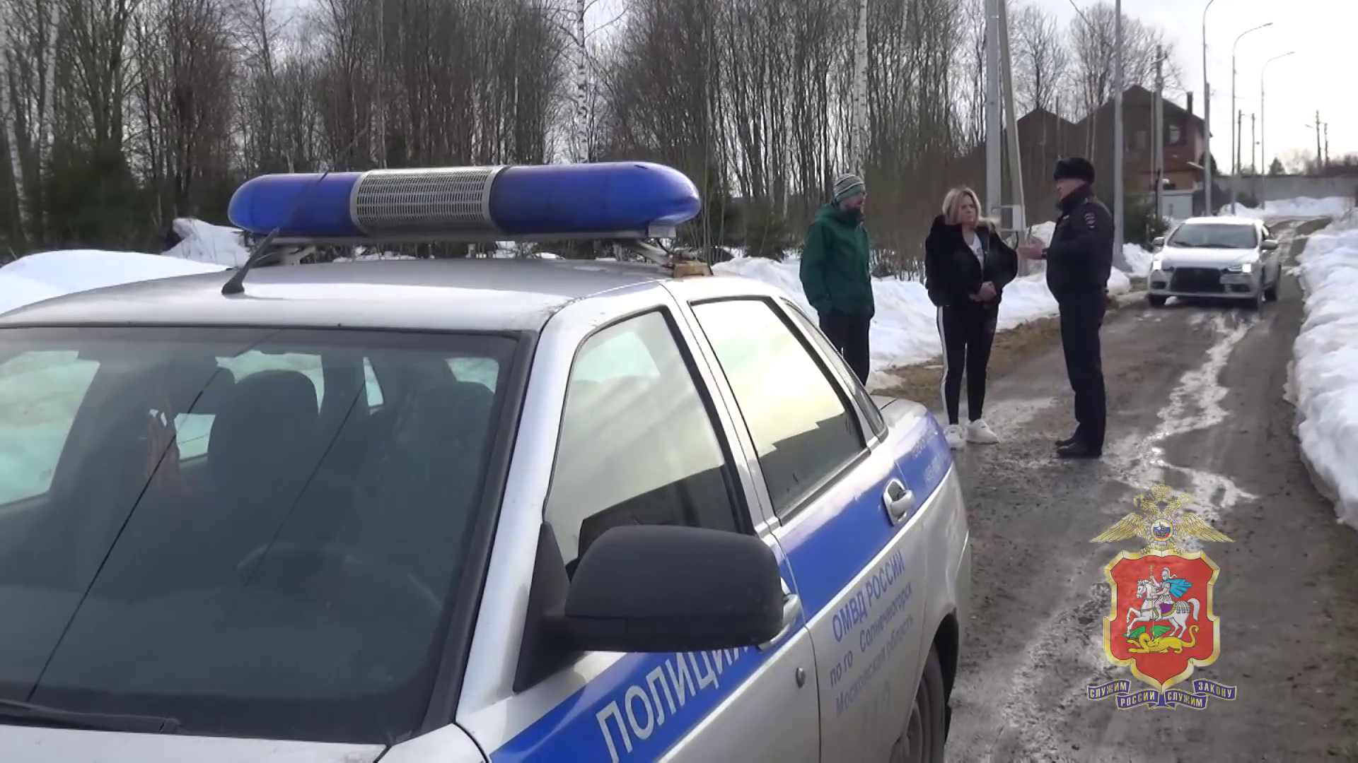 Подмосковной полицией с поличным задержан мужчина за кражу из частного дома украшений и денег