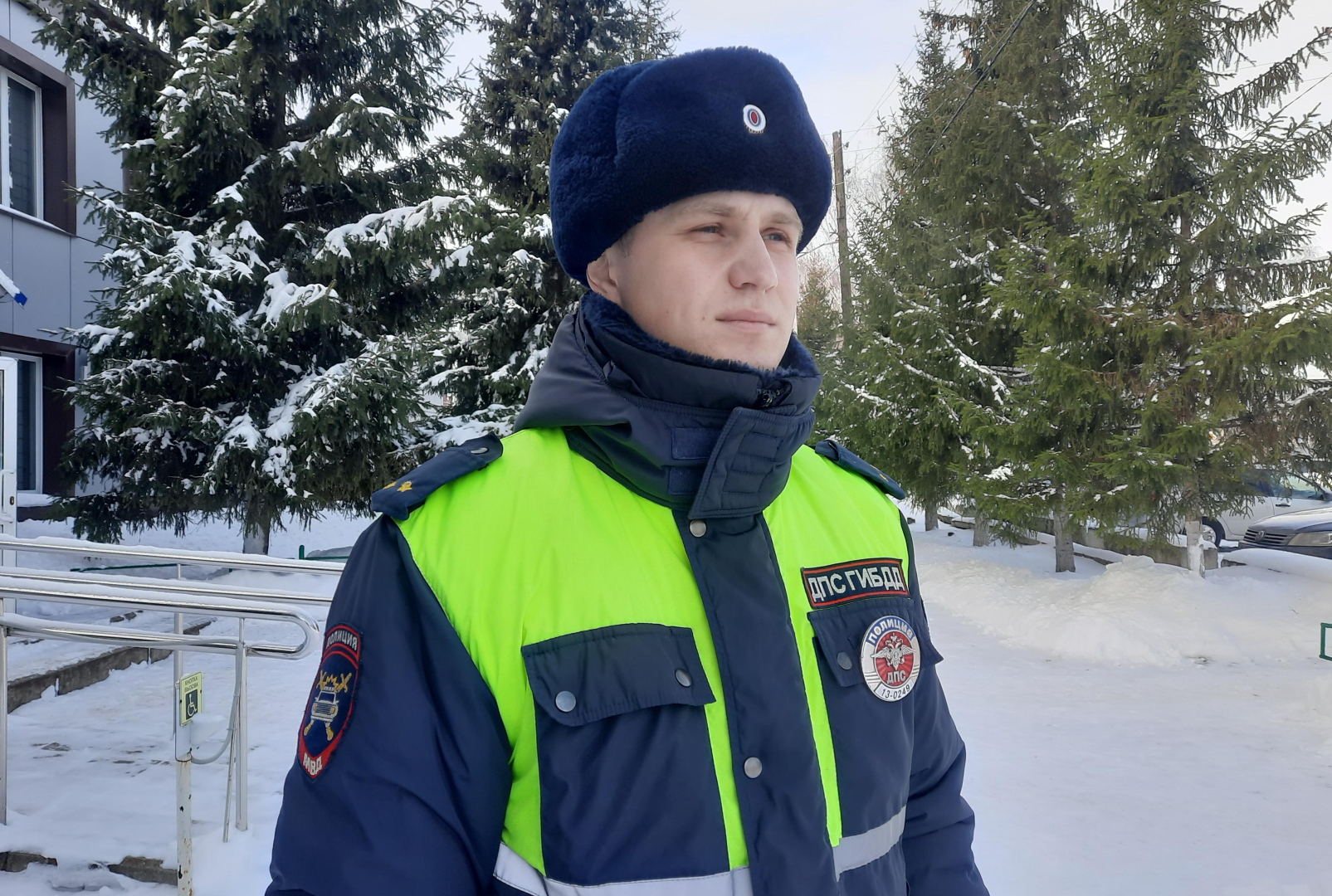 В Мордовии инспектор ДПС, возвращаясь с дежурства, оказал помощь замерзавшему на дороге мужчине