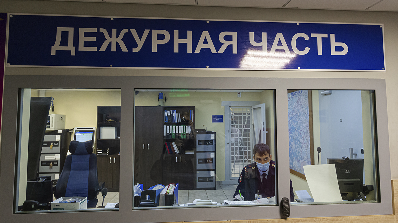 Транспортные полицейские проводят проверку по факту избиения несовершеннолетних в электропоезде