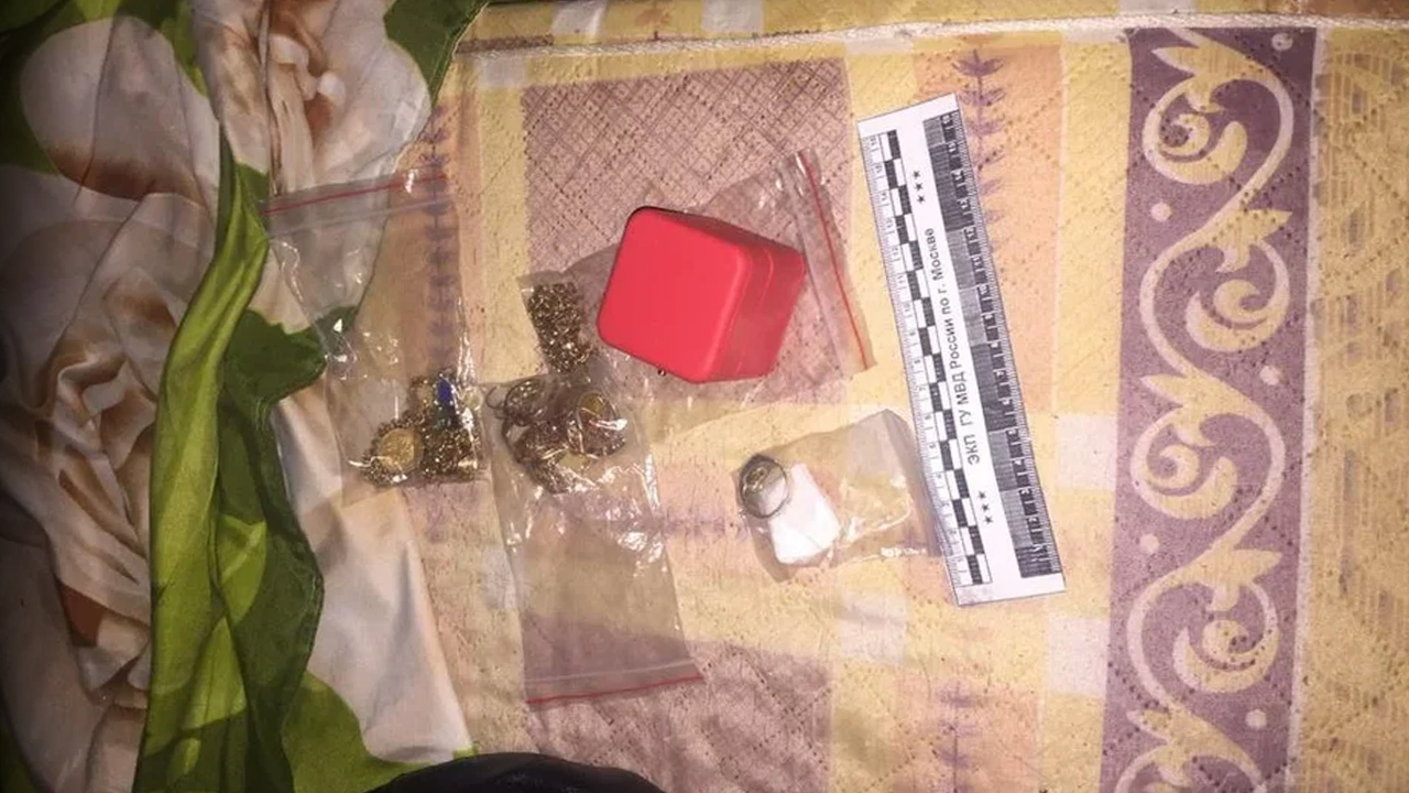 В Москве мужчина со своими подельниками похитил из квартиры сожительницы сейф