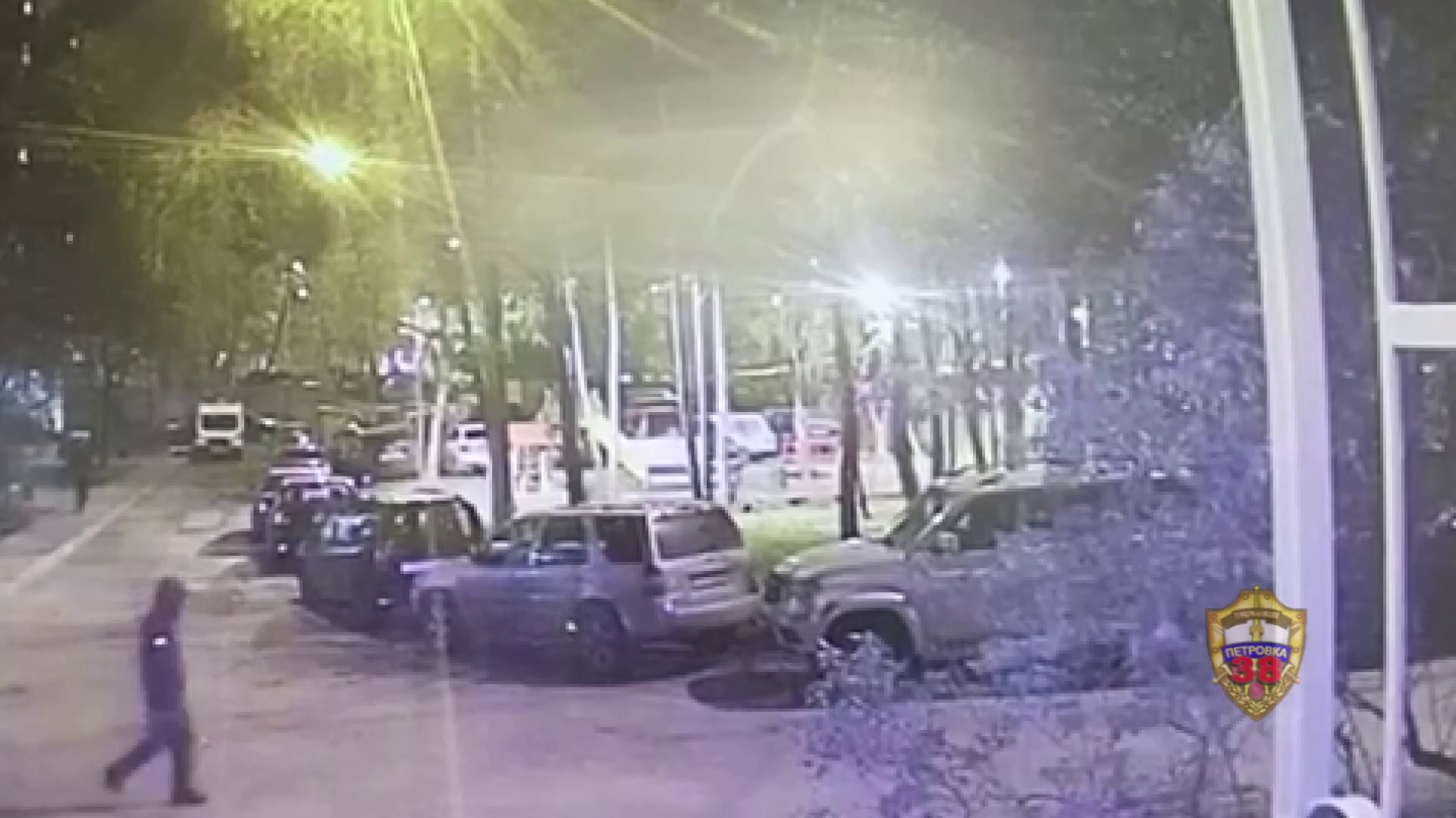 Полицейские Москвы задержали злоумышленника, пытавшегося сжечь три машины на Абрамцевской улице