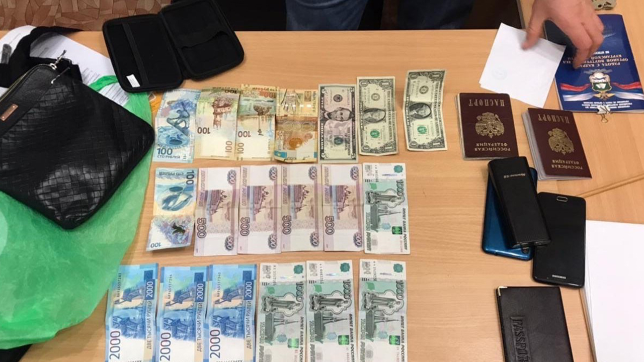 Оренбургские полицейские задержали «гастролёров» за кражи имущества из иномарок