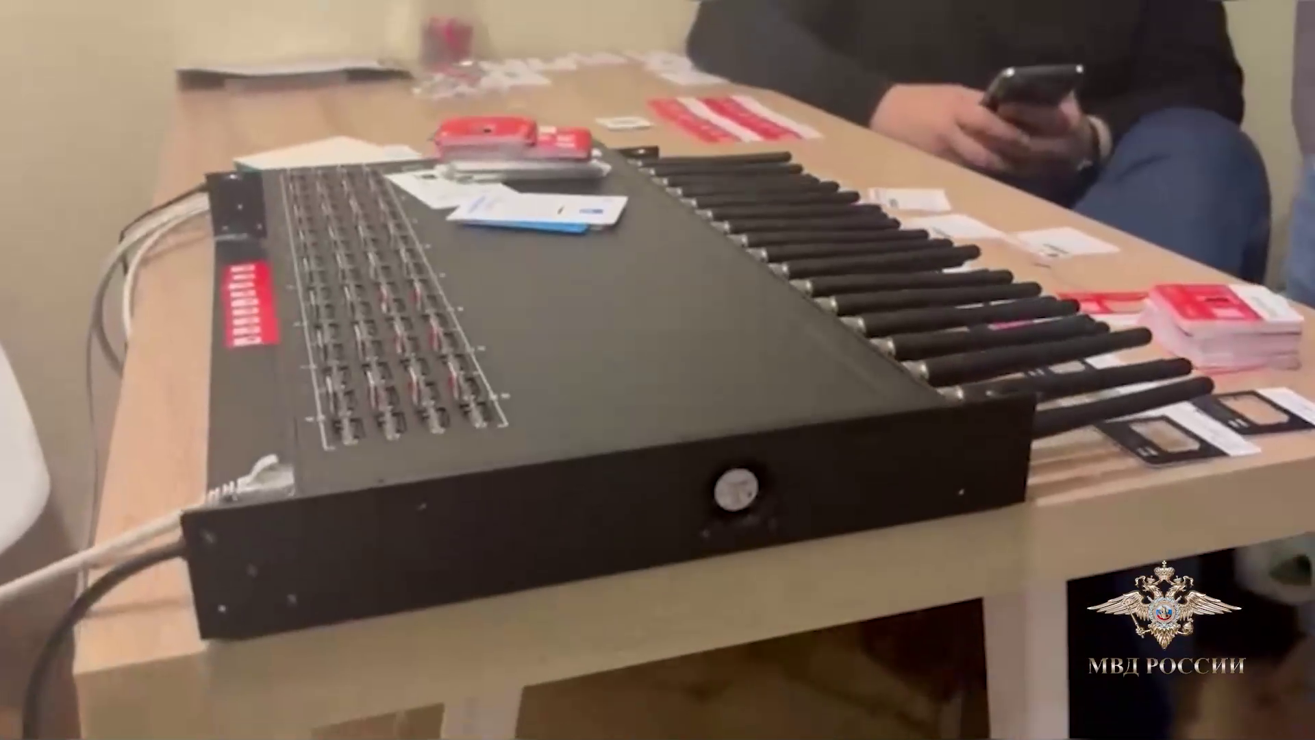 Ирина Волк: В Санкт-Петербурге полицейские задержали подозреваемых в пособничестве телефонным аферистам, действовавшим с территории Украины