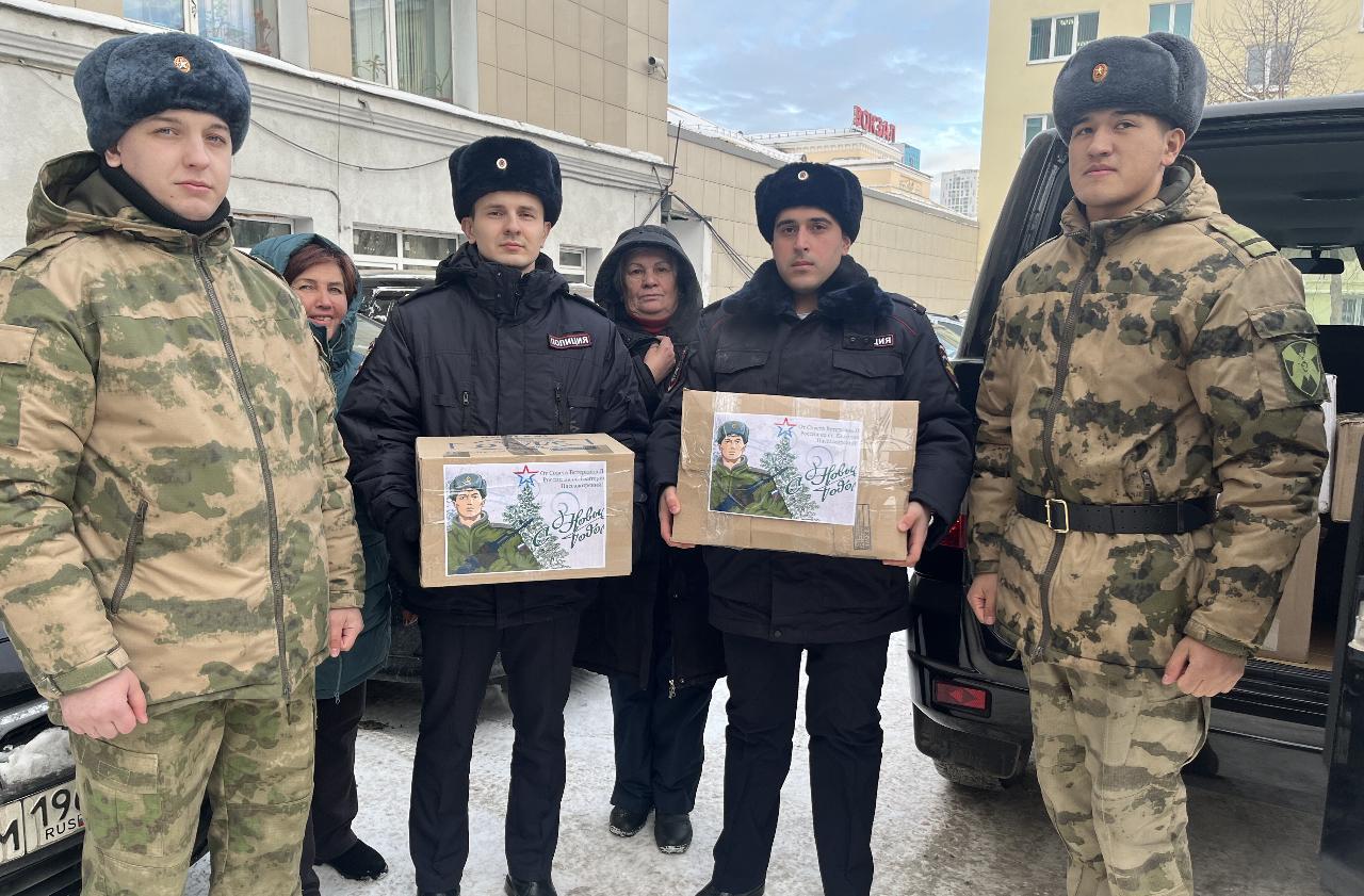 Ветераны транспортной полиции Екатеринбурга отправили новогодние посылки бойцам СВО