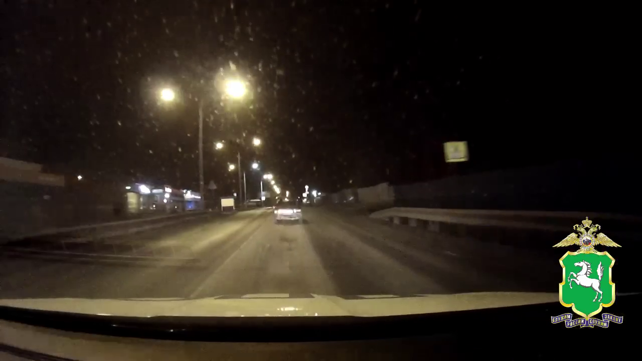 В Томске в ходе погони полицейские остановили машину под управлением подростка с признаками опьянения