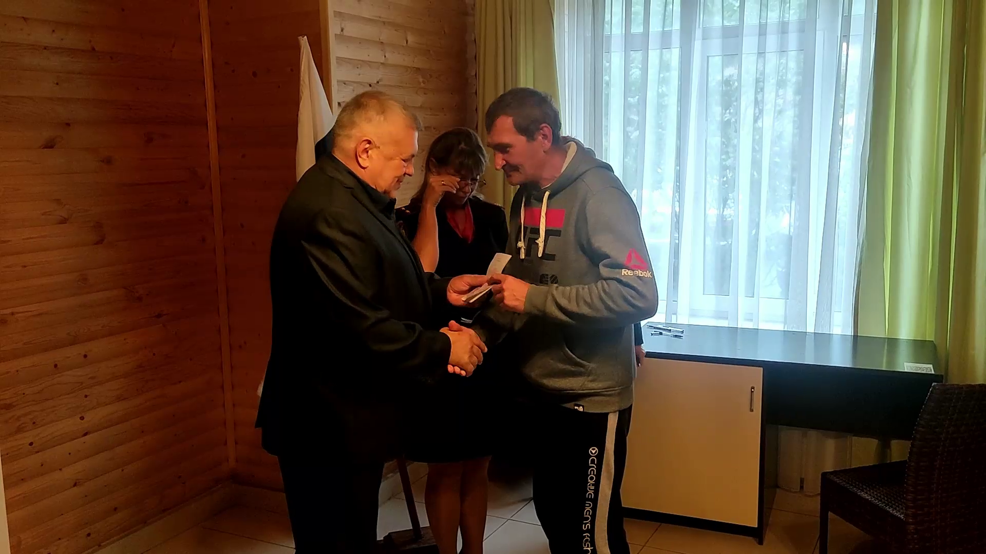 В Находке двадцати переселенцам с Украины вручили российские паспорта