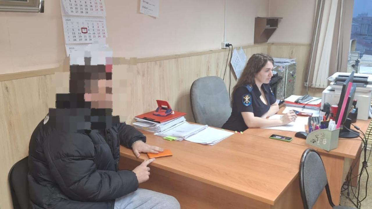В Приморском крае задержан курьер телефонных мошенников, обманувших трёх пенсионерок