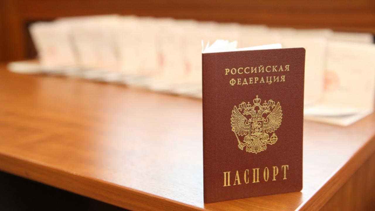 В Луганской Народной Республике российский паспорт получили 3 ветерана Великой Отечественной войны