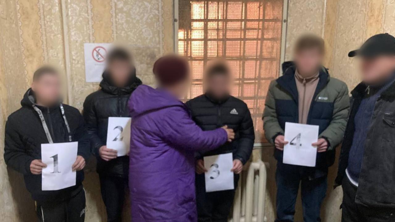 В городе Снежное в ДНР полицейские пресекли хищение аферистами у пенсионерки 430 тысяч рублей