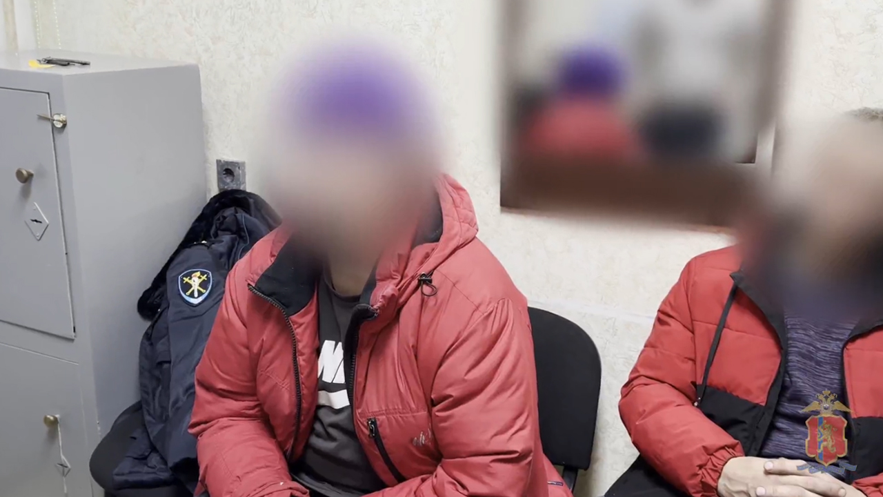 В Зеленогорске Красноярского края полицейские задержали 17-летнего курьера телефонных мошенников