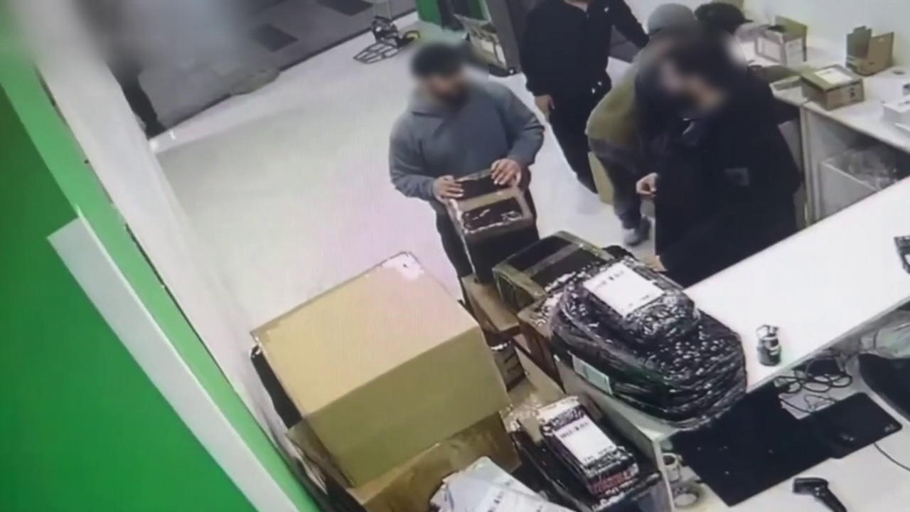 Полиция Москвы вычислила похитителей смартфонов на 3,5 миллиона рублей из офиса логистической фирмы