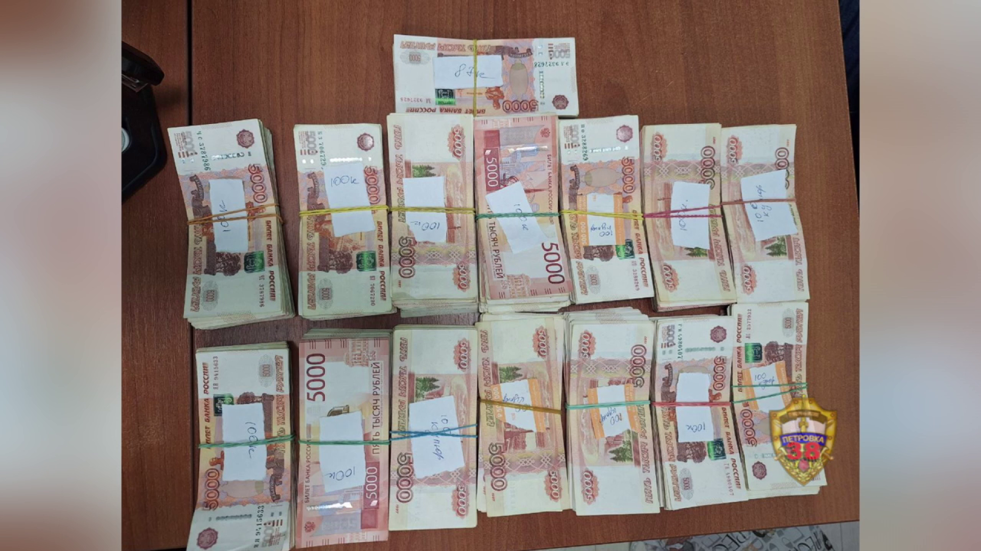 Супружеская пара уличена полицейскими в краже более 7 млн рублей из квартиры на юго-западе Москвы