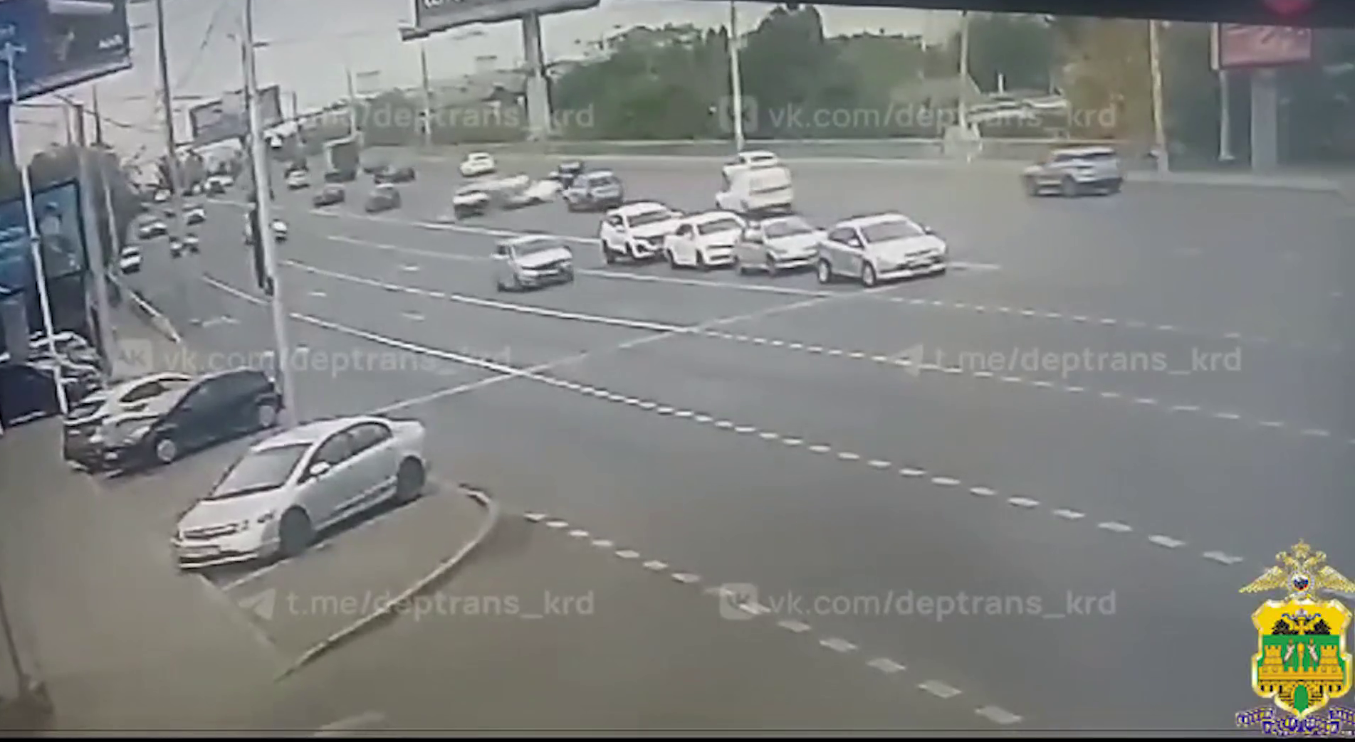 Полиция Краснодара выясняет обстоятельства ДТП, в котором два человека погибли и четверо пострадали