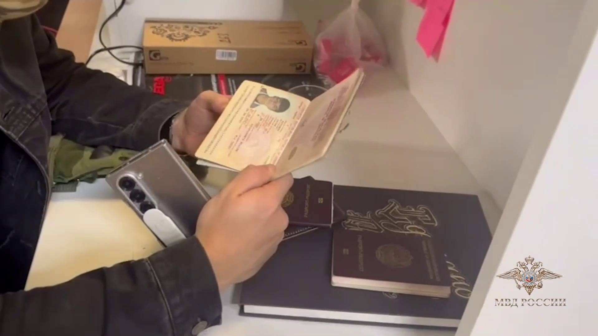 Ирина Волк: Полицейские задержали троих мужчин по подозрению в организации канала нелегальной миграции
