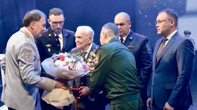 Награда вернулась в семью