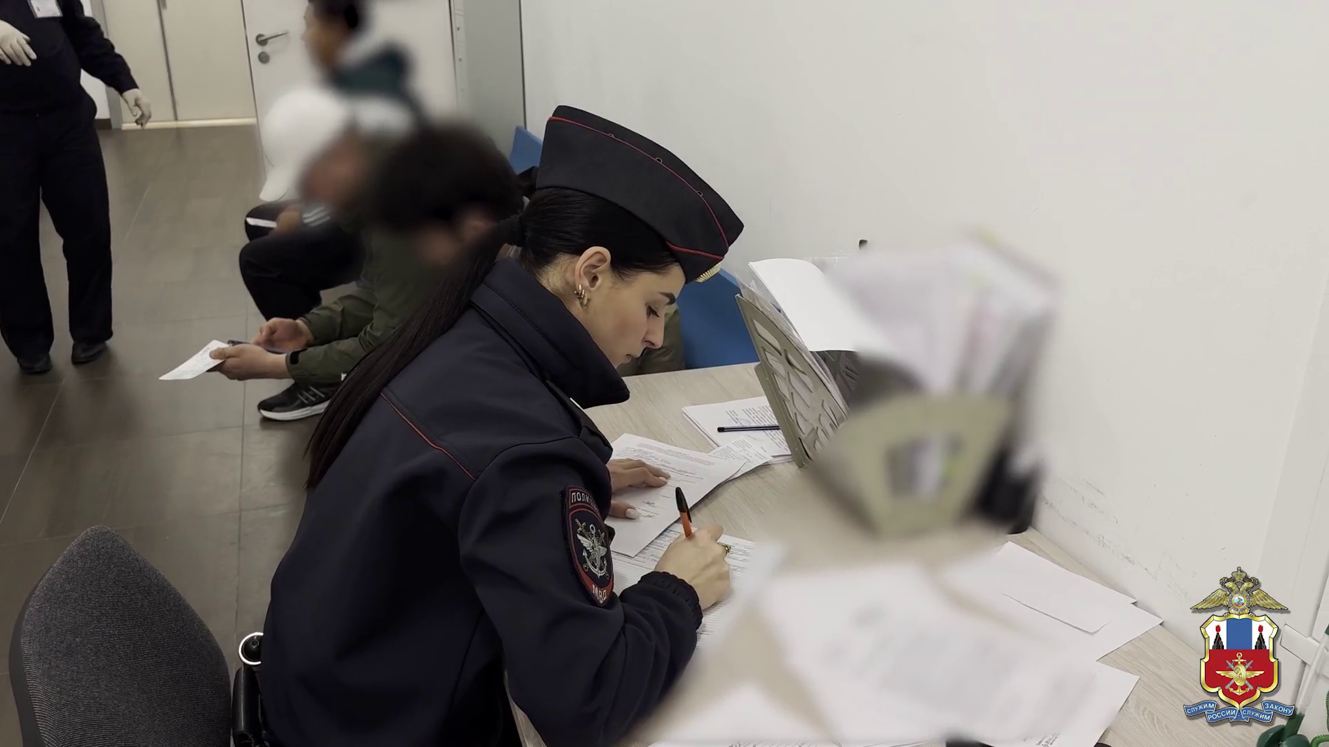 За неделю в аэропорту Южно-Сахалинска транспортные полицейские выявили 25 нелегальных мигрантов