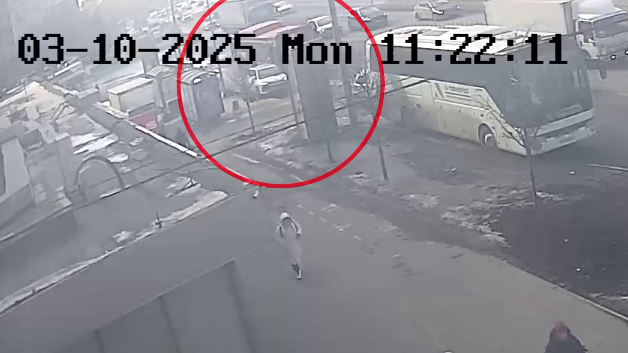 Полиция Татарстана допросила водителя машины, устроившего ДТП на автобусной остановке в Казани