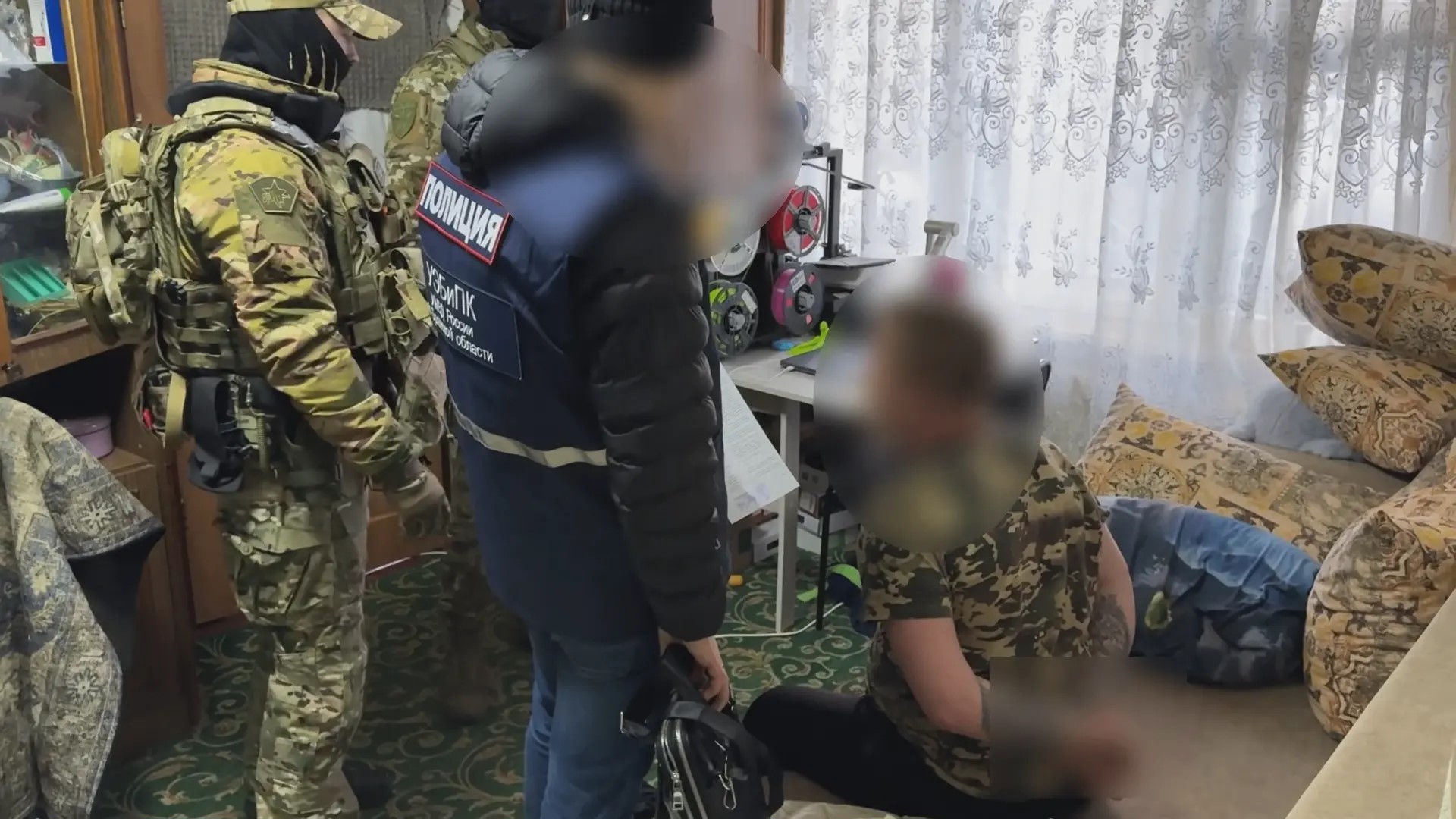 В Брянске за хищение почти полумиллиона рублей у участника СВО задержаны лжевоенный и его сообщник