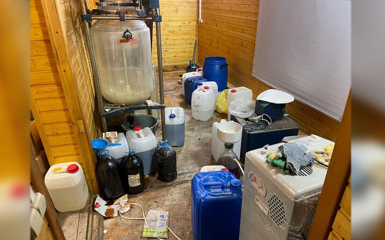 Столичные оперативники перекрыли канал продажи мефедрона и ликвидировали нарколабораторию