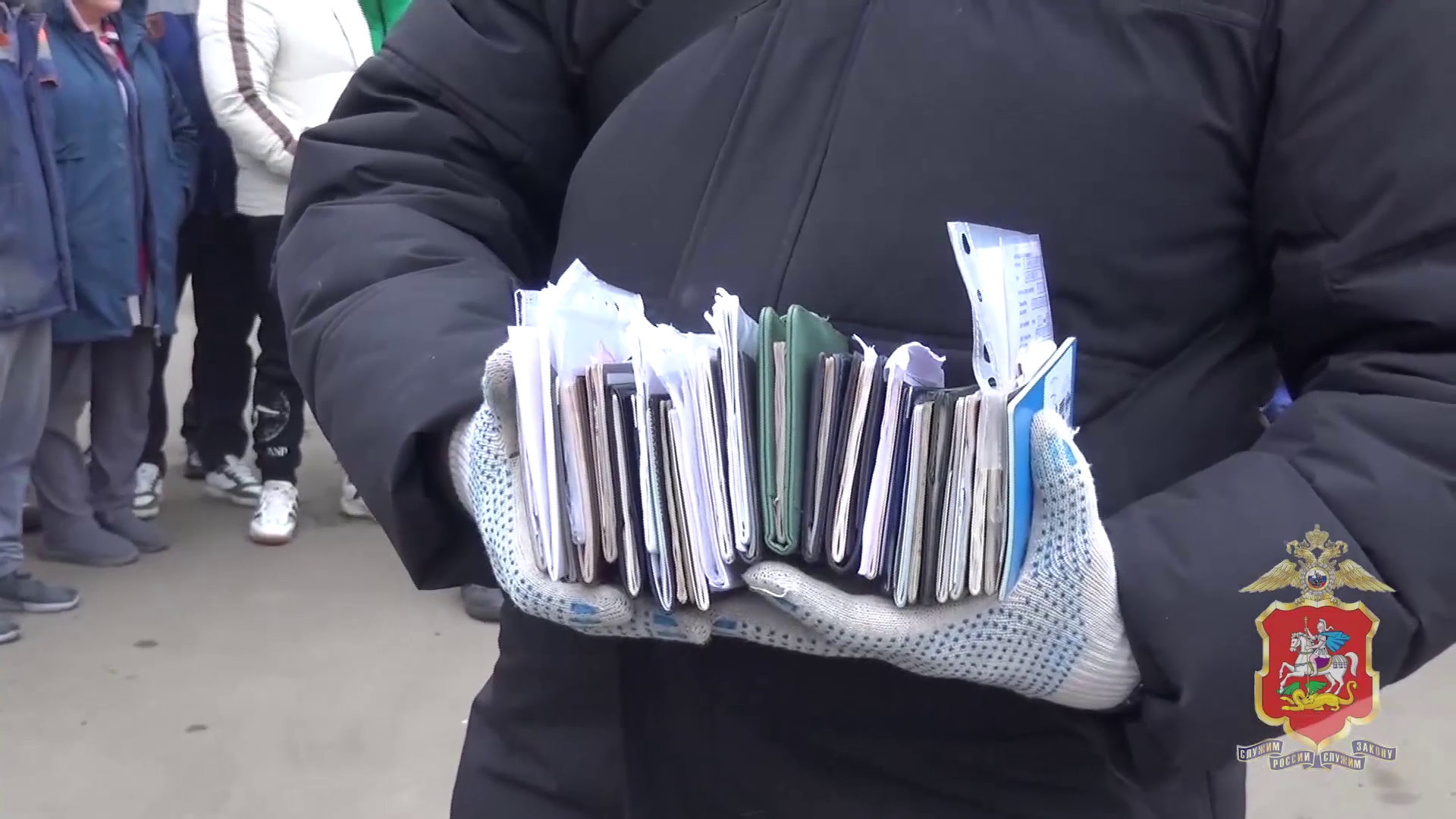 Полиция Подмосковья выявила 17 мигрантов-нелегалов, работавших на промышленном объекте в селе Беседы
