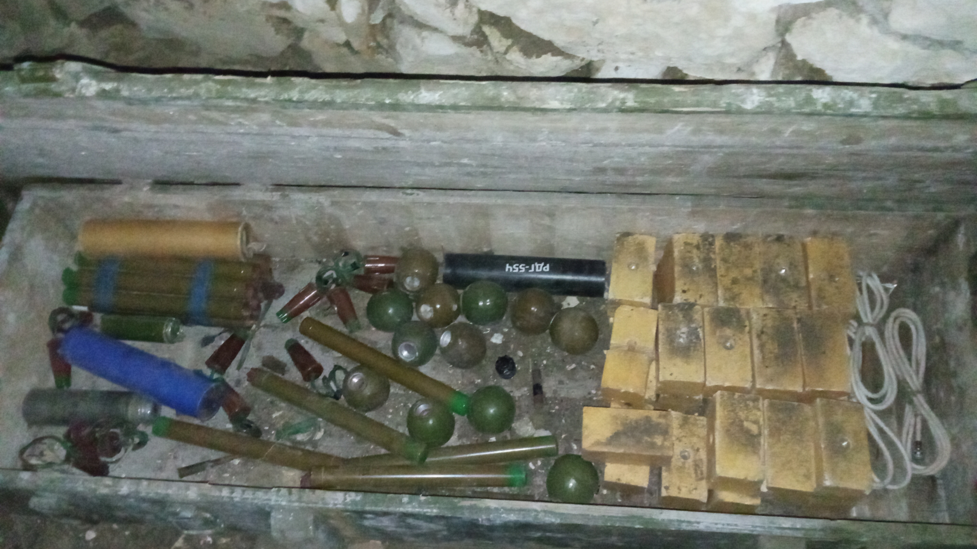 В Луганской Народной Республике правоохранителями обнаружены взрывчатые вещества и боеприпасы