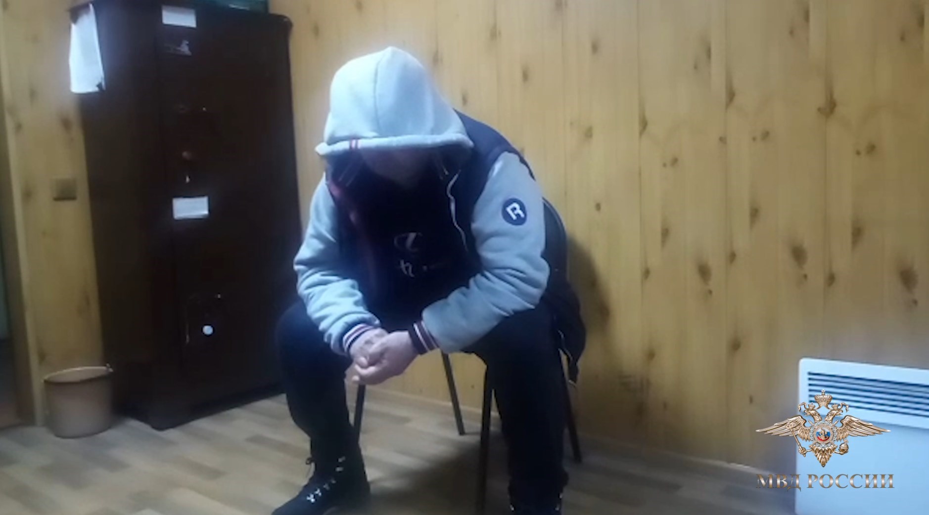 В Кемеровской области полицейские по горячим следам задержали мужчину, стрелявшего из ружья на улице
