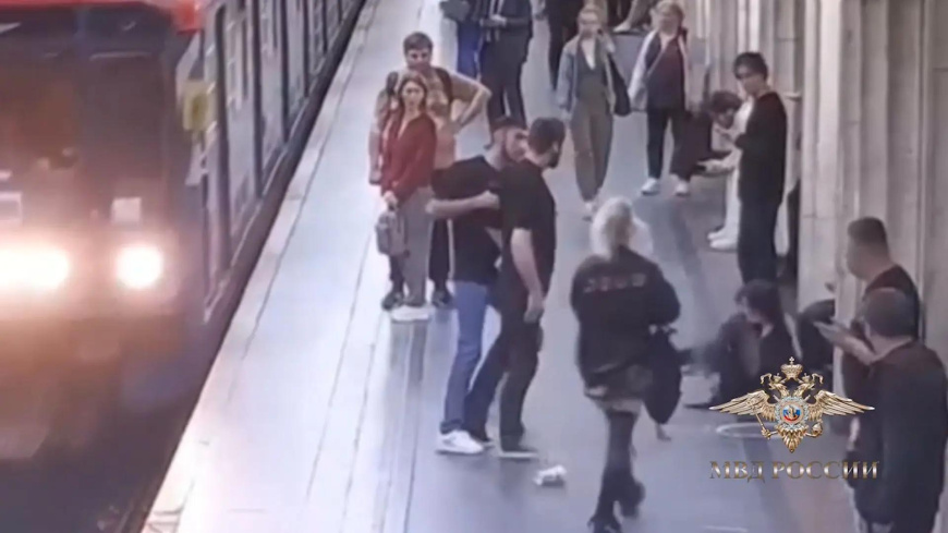 Столичные полицейские задержали мужчину, подозреваемого в нападении на пассажирку в метро